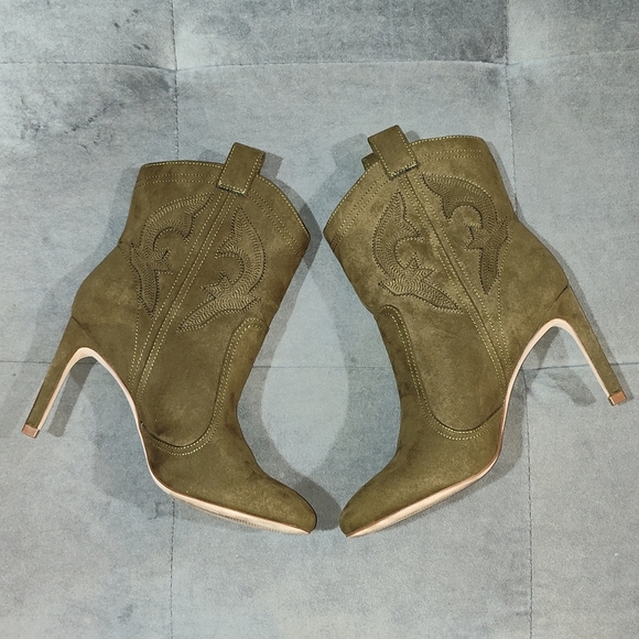 BCBGENERATION SARA BOOTIE OLIVE SUEDE WESTERN EMBROIDERED ANKLE BOOTS SIZE 6 - Picture 3 of 9